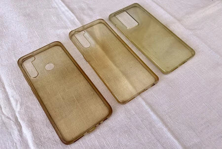 La maldición de los cover de móvil transparentes es que acaban amarillentos. Y es imposible impedirlo